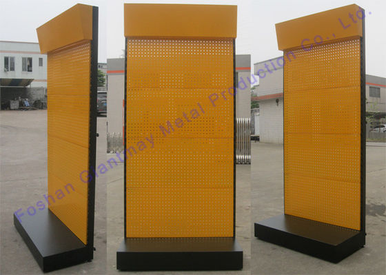 La herramienta eléctrica atormenta el estante del hierro que deja de lado soportes de exhibición del metal de Pegboard